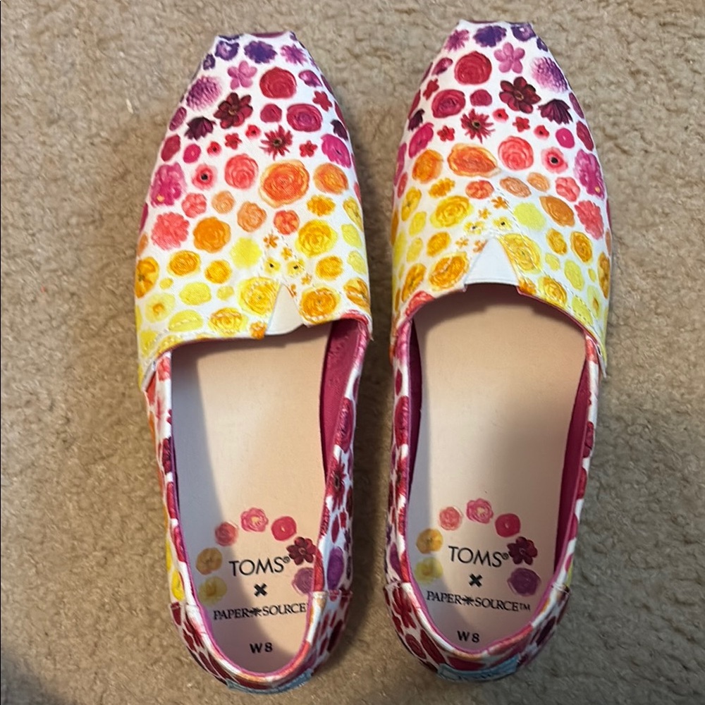 NWOB TOMS x Paper Source Multicolor Floral Canvas Shoes Women’s size 8
